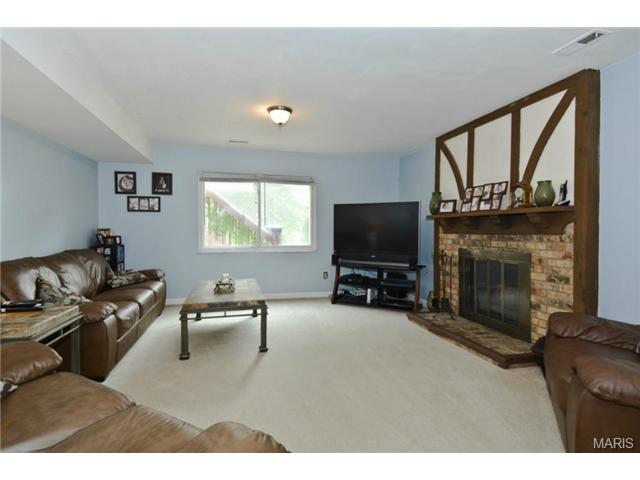 562 Vosshill Dr, Ballwin, MO 63021 photo 23