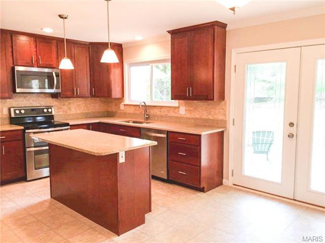437 Norman Gate, Ballwin, MO 63011 photo 3