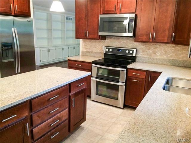 437 Norman Gate, Ballwin, MO 63011 photo 2