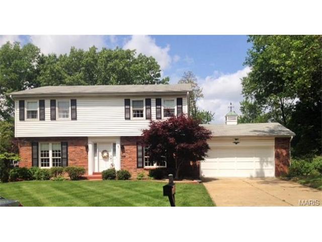 10649 Hackamore, Saint Louis, MO 63128 photo 1