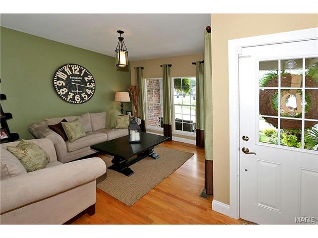 624 Tanya Court Dr, Saint Louis, MO 63129 photo 2