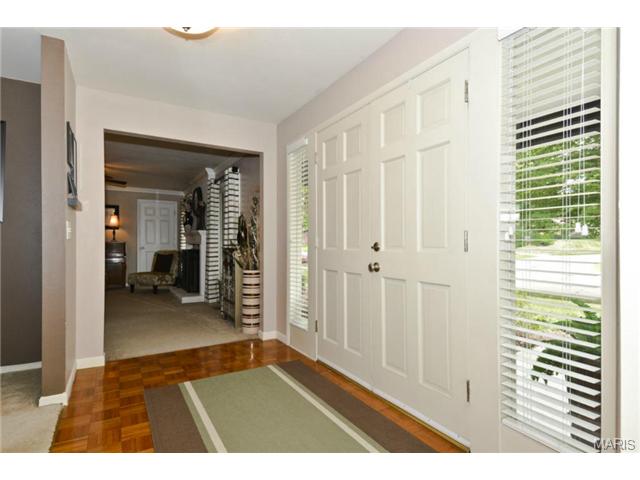 421 Iron Lantern, Ballwin, MO 63011 photo 3