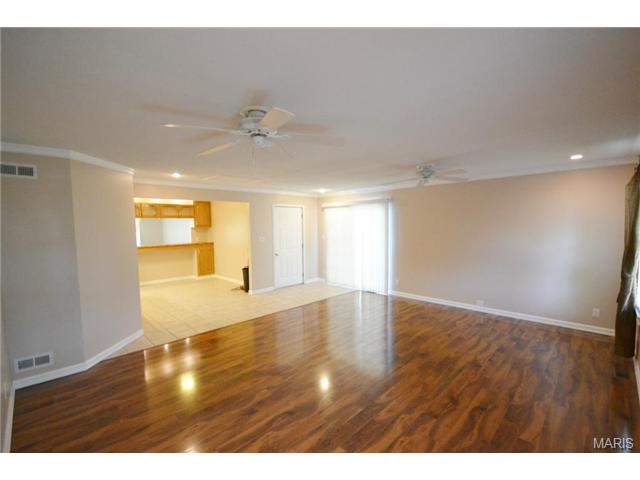 716 Wild Walnut Ln, Ballwin, MO 63021 photo 2