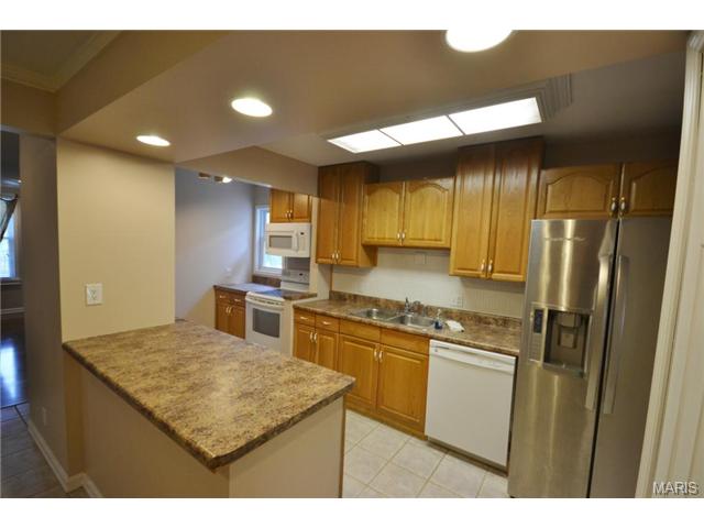 716 Wild Walnut Ln, Ballwin, MO 63021 photo 4