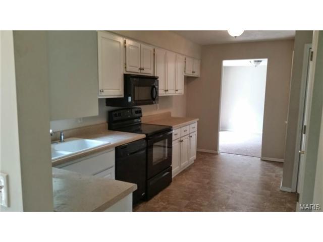 261 Shinstock Ln, O'fallon, MO 63366 photo 2