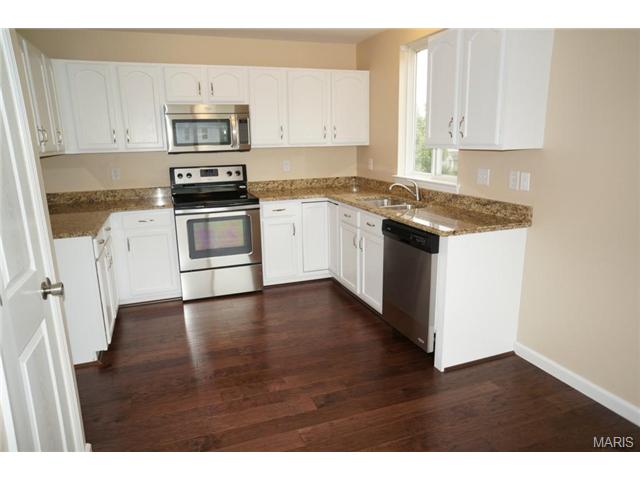 417 Covered Bridge Ln, O'fallon, MO 63368 photo 2