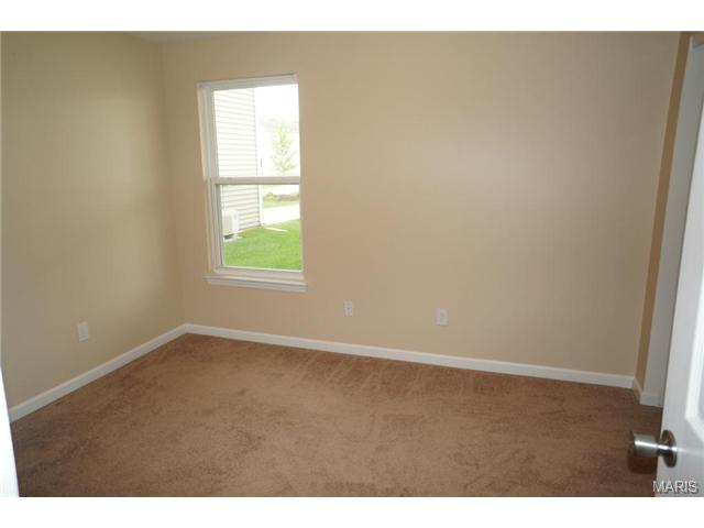417 Covered Bridge Ln, O'fallon, MO 63368 photo 9