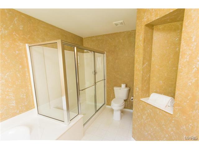 588 Hilltop Townes Dr, Eureka, MO 63025 photo 18