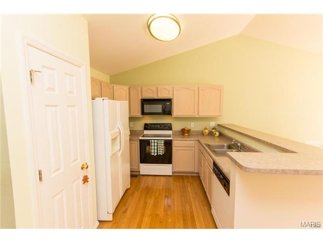 588 Hilltop Townes Dr, Eureka, MO 63025 photo 15