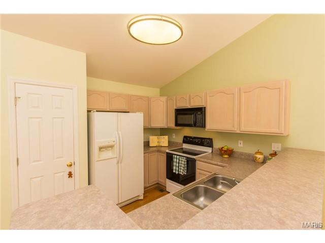 588 Hilltop Townes Dr, Eureka, MO 63025 photo 14