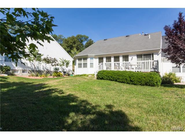588 Hilltop Townes Dr, Eureka, MO 63025 photo 6