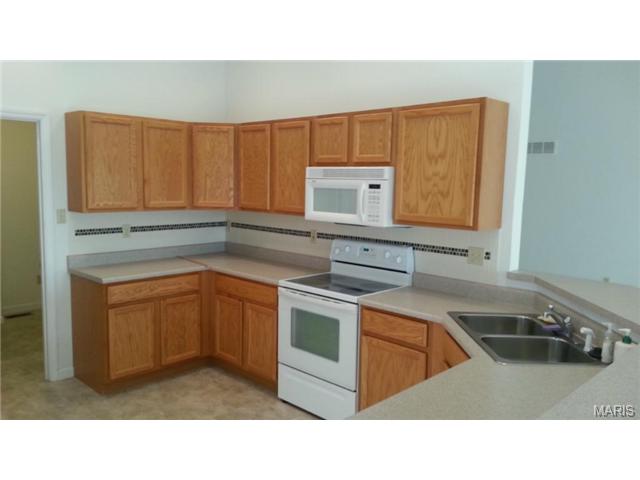 2503 Newpoint Dr, Ballwin, MO 63011 photo 5