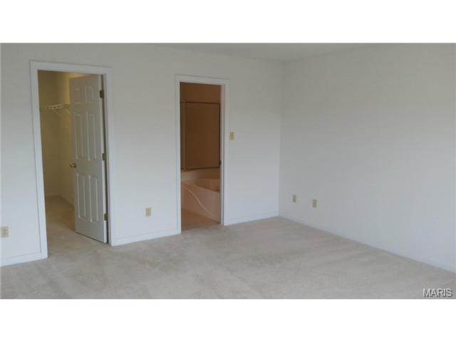 2503 Newpoint Dr, Ballwin, MO 63011 photo 9