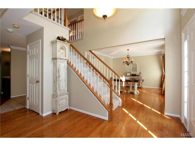 931 Westrun Dr, Ballwin, MO 63021 photo 2