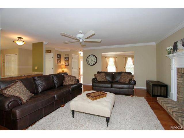 931 Westrun Dr, Ballwin, MO 63021 photo 6