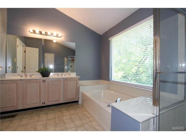 931 Westrun Dr, Ballwin, MO 63021 photo 14