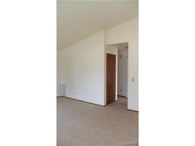 1041 Whitegate Ct, O'fallon, MO 63366 photo 4