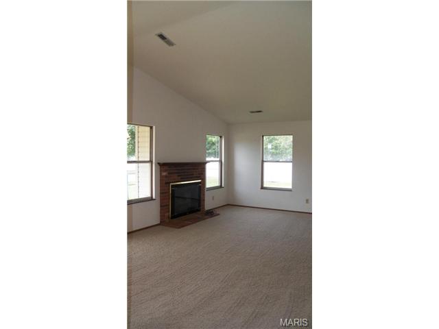 1041 Whitegate Ct, O'fallon, MO 63366 photo 3