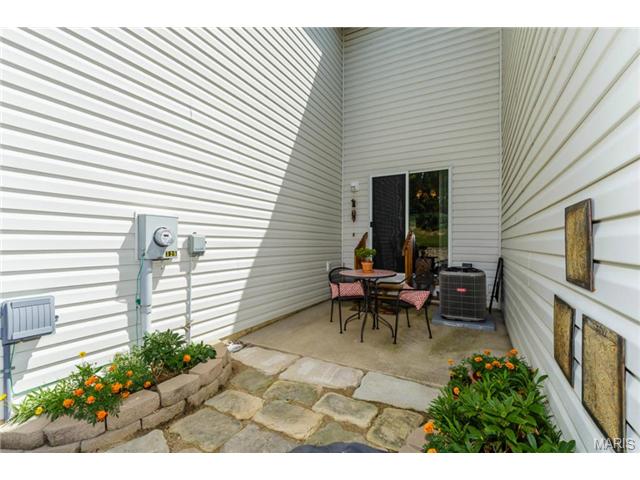 325 Heritage Cmns, O'fallon, MO 63368 photo 35