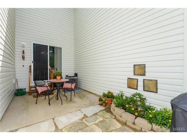 325 Heritage Cmns, O'fallon, MO 63368 photo 36