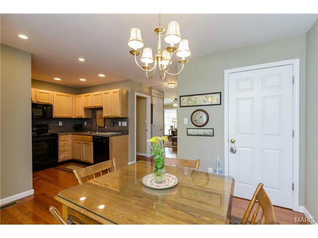 325 Heritage Cmns, O'fallon, MO 63368 photo 13