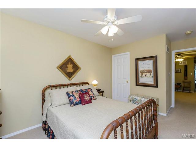 325 Heritage Cmns, O'fallon, MO 63368 photo 26