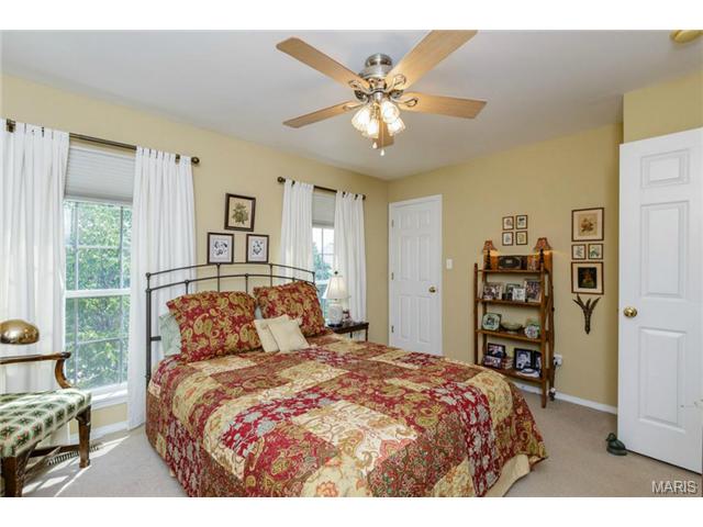 325 Heritage Cmns, O'fallon, MO 63368 photo 22