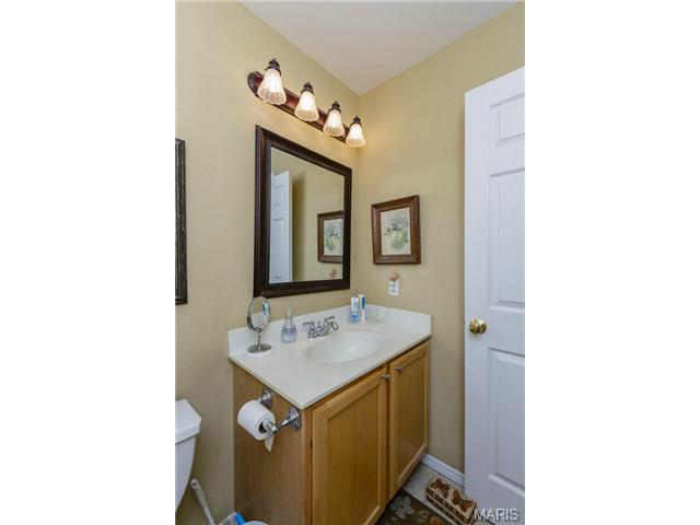 325 Heritage Cmns, O'fallon, MO 63368 photo 24