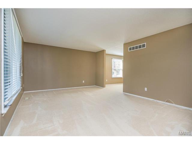 741 Agean, Ballwin, MO 63011 photo 8