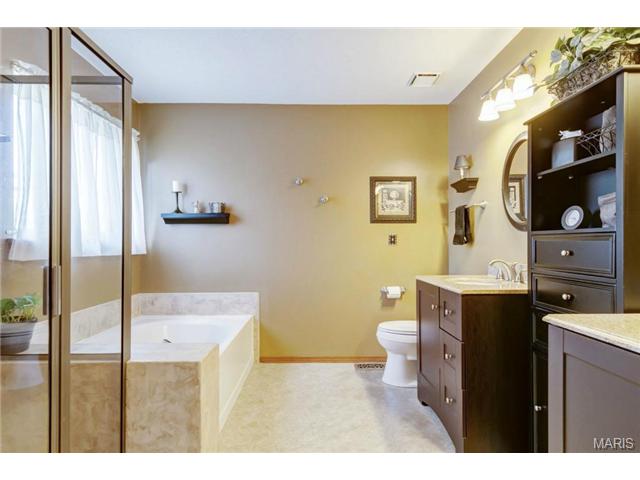 232 Cleta Ct, Ballwin, MO 63021 photo 23
