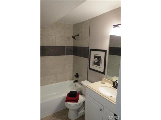 5192 Trailbend Dr, Black Jack, MO 63033 photo 9