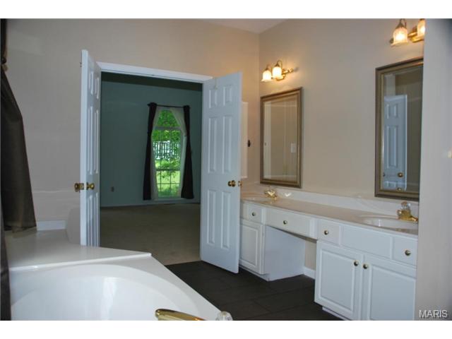 324 Charleston Oaks Ct, Ballwin, MO 63021 photo 13