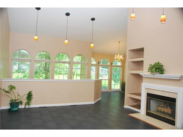 324 Charleston Oaks Ct, Ballwin, MO 63021 photo 4