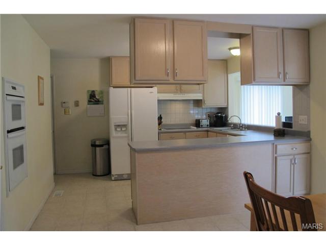 718 Barham Down Dr, Ballwin, MO 63011 photo 6