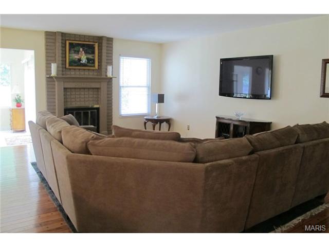 718 Barham Down Dr, Ballwin, MO 63011 photo 10