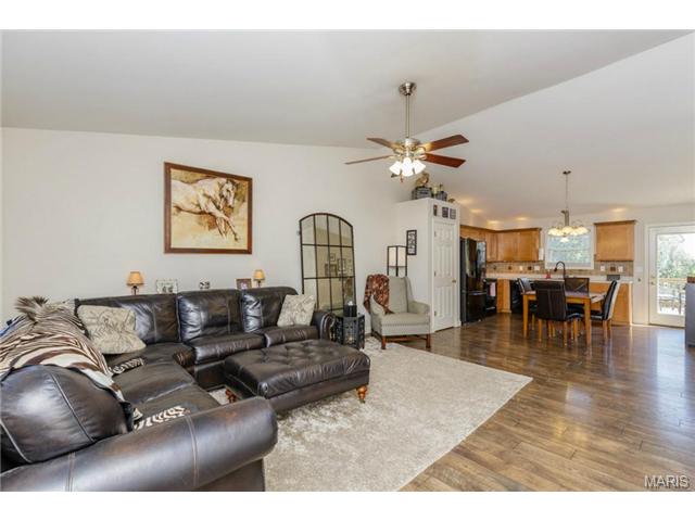 494 Chatham Dr, O'fallon, MO 63366 photo 3