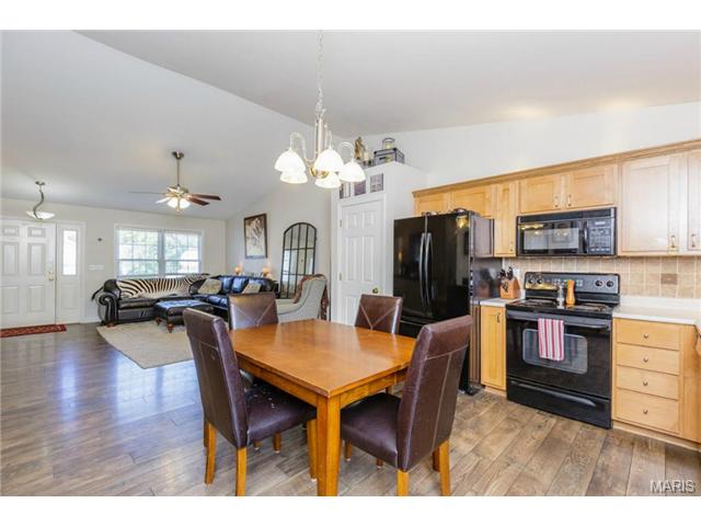 494 Chatham Dr, O'fallon, MO 63366 photo 7