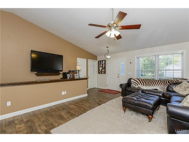 494 Chatham Dr, O'fallon, MO 63366 photo 4