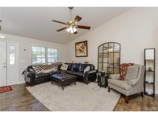 494 Chatham Dr, O'fallon, MO 63366 photo 2