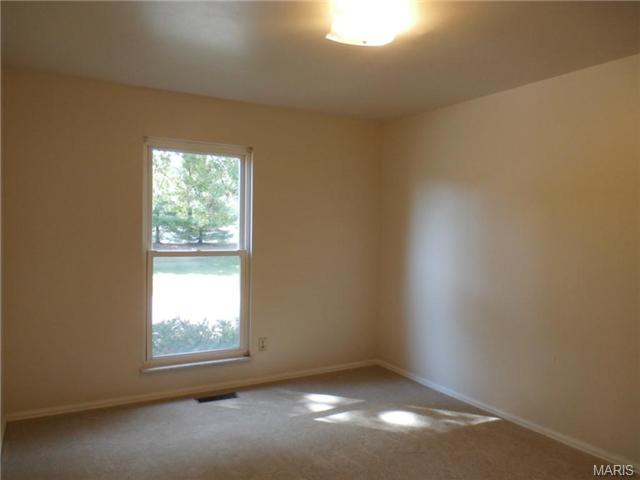 992 Amsterdam Dr, Ballwin, MO 63011 photo 27