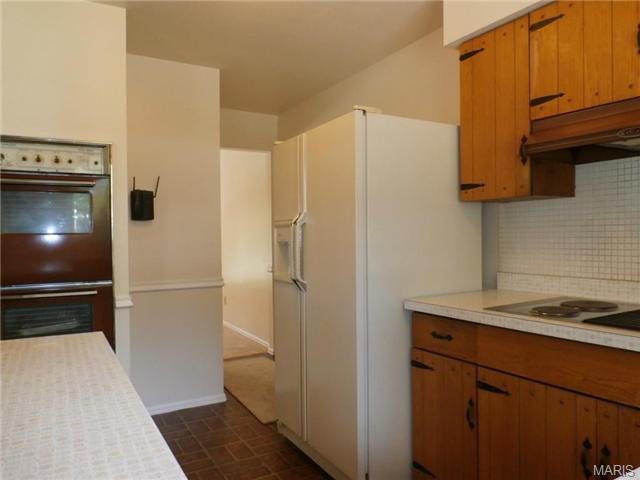 992 Amsterdam Dr, Ballwin, MO 63011 photo 14