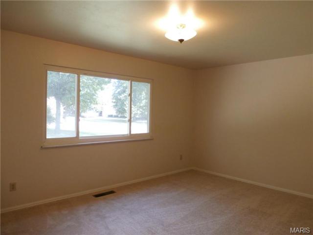 992 Amsterdam Dr, Ballwin, MO 63011 photo 17