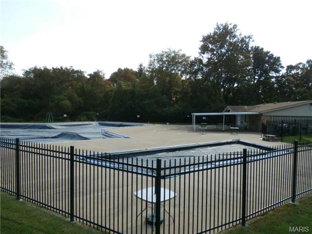 992 Amsterdam Dr, Ballwin, MO 63011 photo 38
