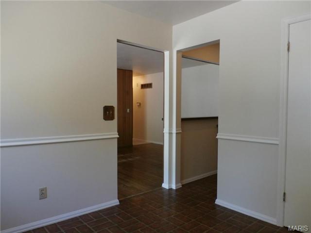 992 Amsterdam Dr, Ballwin, MO 63011 photo 16