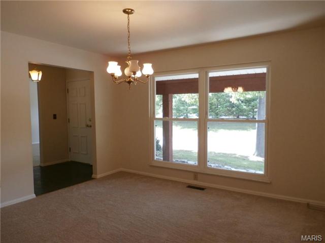 992 Amsterdam Dr, Ballwin, MO 63011 photo 5