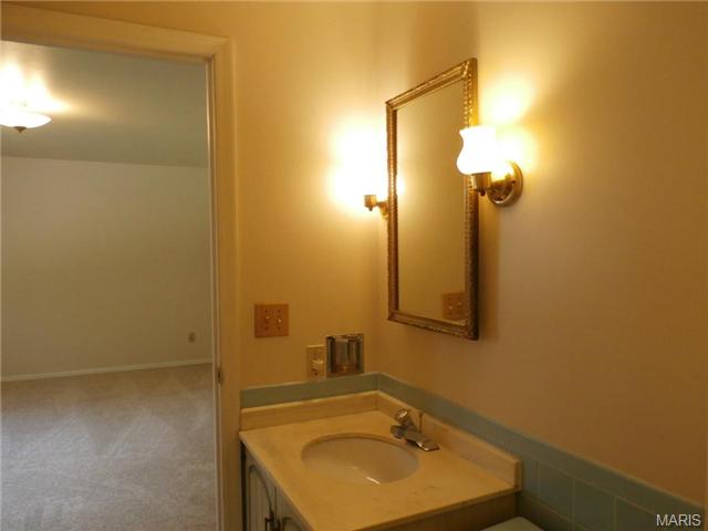992 Amsterdam Dr, Ballwin, MO 63011 photo 21