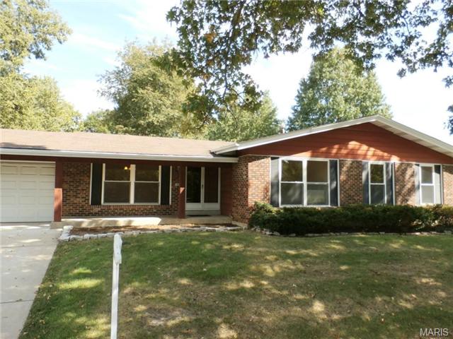 992 Amsterdam Dr, Ballwin, MO 63011 photo 1