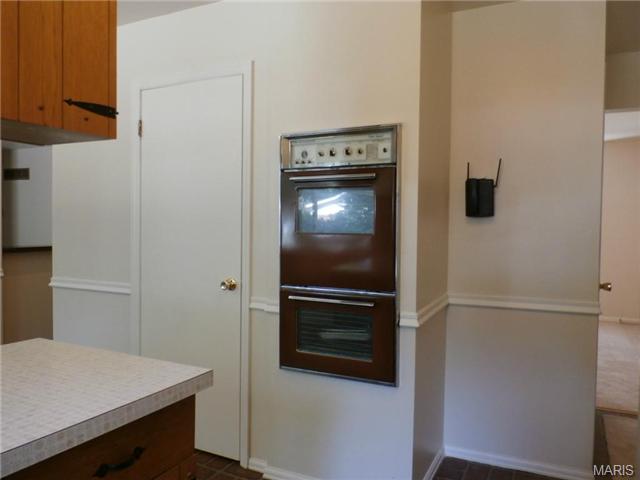 992 Amsterdam Dr, Ballwin, MO 63011 photo 15