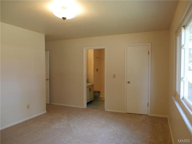 992 Amsterdam Dr, Ballwin, MO 63011 photo 18
