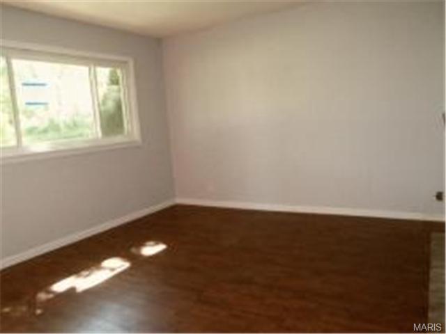 233 Warner Ct, Ballwin, MO 63021 photo 2